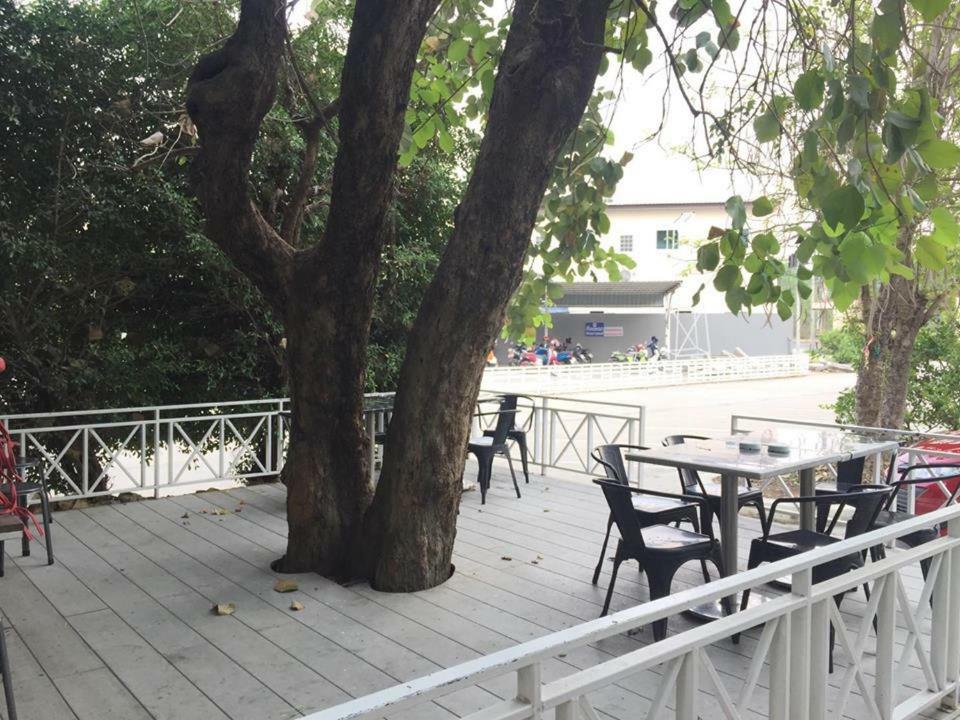 The Zell Hotel Buriram Exterior photo